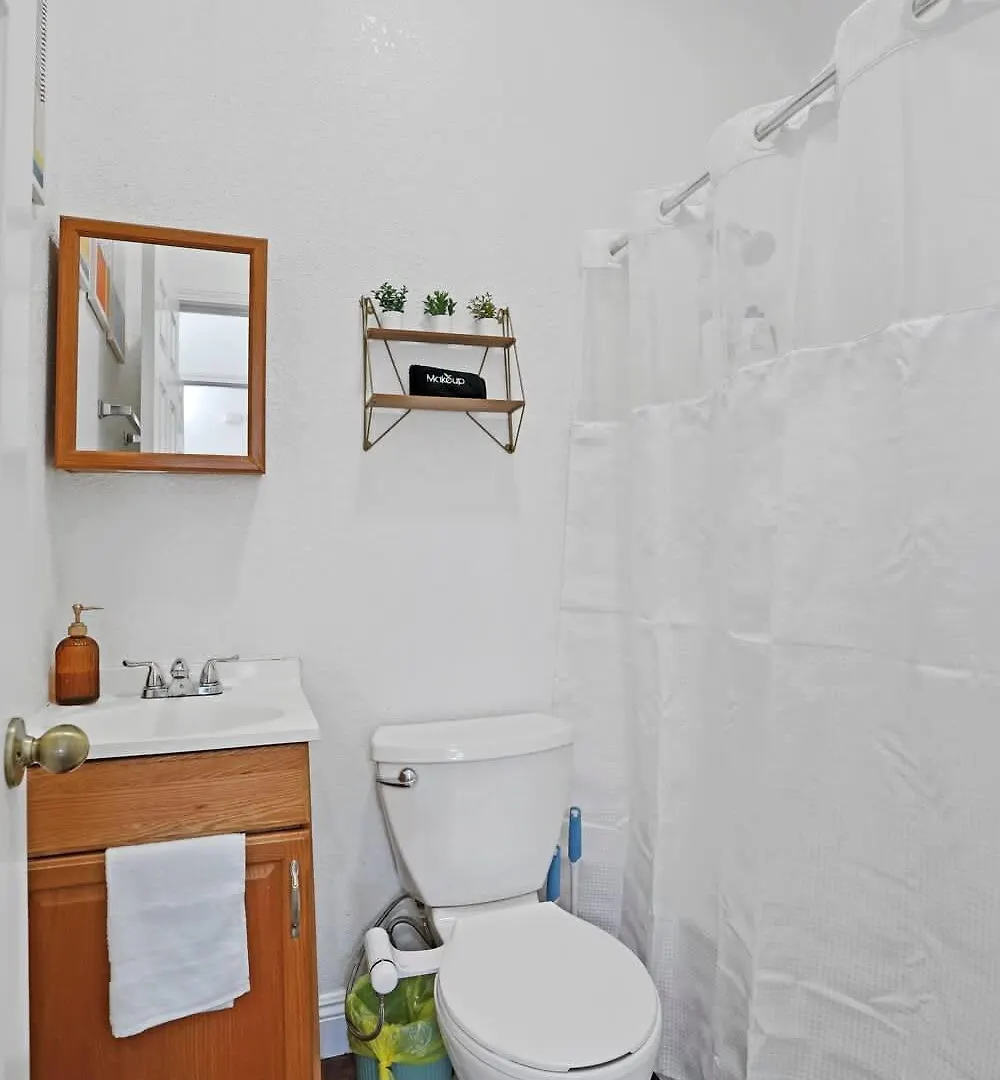Cozy Upstairs Studio Near Downtown And The River Sacramento Apartment