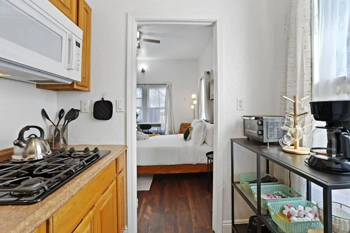 Cozy Upstairs Studio Near Downtown And The River Sacramento