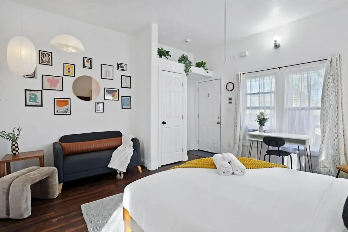 Cozy Upstairs Studio Near Downtown And The River Sacramento 0*,  United States